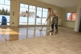 Как лучше обработать паркет: лаком или маслом?