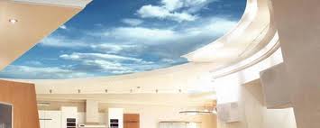 Как правильно работать с потолочными обоями?