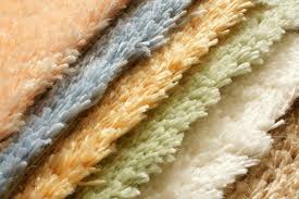 Каковы преимущества и недостатки коврового покрытия?