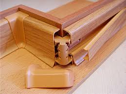 Каковы преимущества и недостатки пластикового плинтуса?